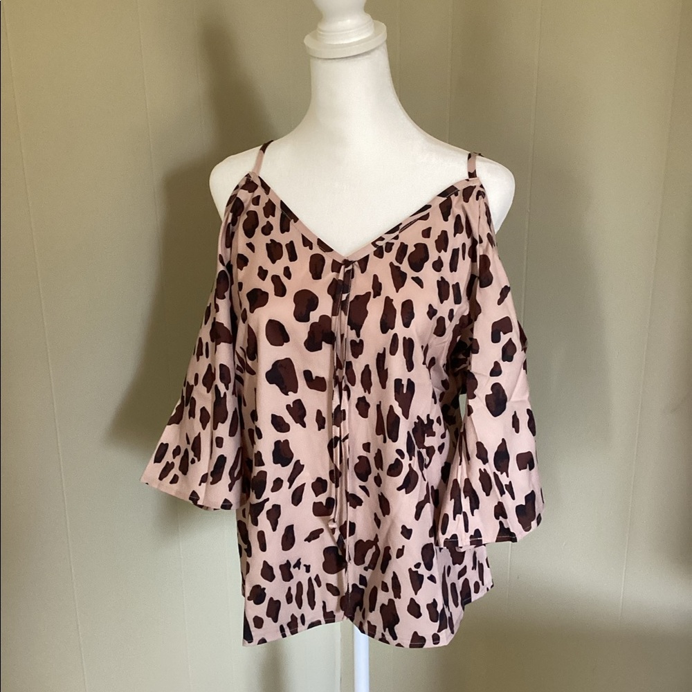 A short sleeve shirt